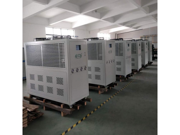 制冷機組的冷凝器有什么作用？